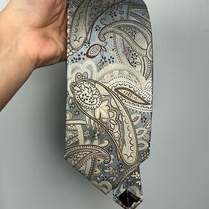 Villini 100% silk men’s paisley tie